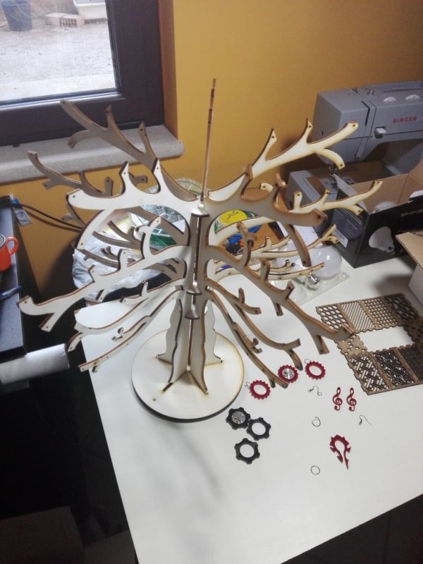 Big-Jewelry-Tree.jpg