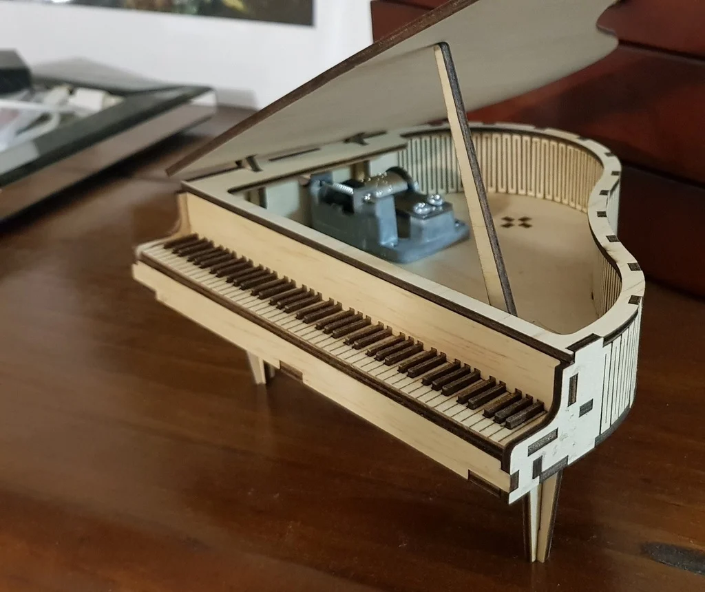 Caixa-de-musica-para-piano-de-cauda.webp